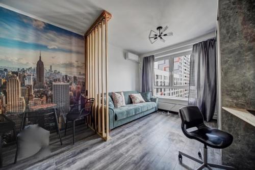 2 огромных шкафа (второй в коридоре, сейчас там еще красивый светильник и в конце пуфик с вешалкой. 02