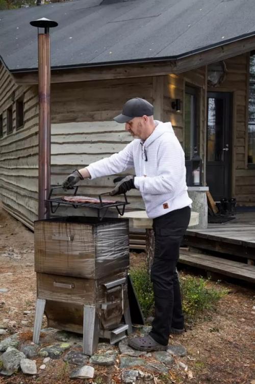 Мужчина воплотил в жизнь его давнюю мечту - собственный домик в дикой природе. 09