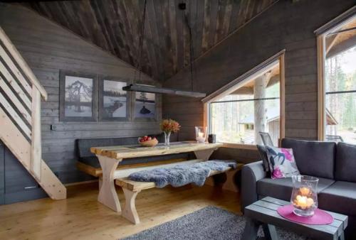 Мужчина воплотил в жизнь его давнюю мечту - собственный домик в дикой природе. 06