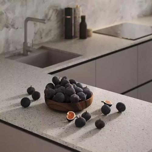 Эстетичный, удобный, продуманный до мелочей интерьер этой кухни - гостиной площадью 27 кв. 04