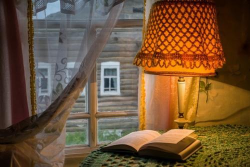 Продолжение.  Дома в поморье по деревенским Меркам средней полосы - массивные, в основном в два этажа. 09