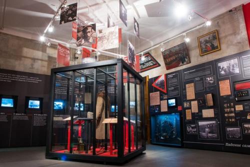 Открытие межмузейной историко - документальной выставки Петроград. 02