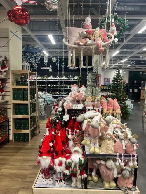 Праздничный понедельник всегда приятнее обычного. 03