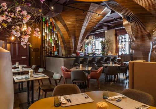 У группы Рестостар четыре ресторана в Челябинске, и у трех из них провокационные названия. 01