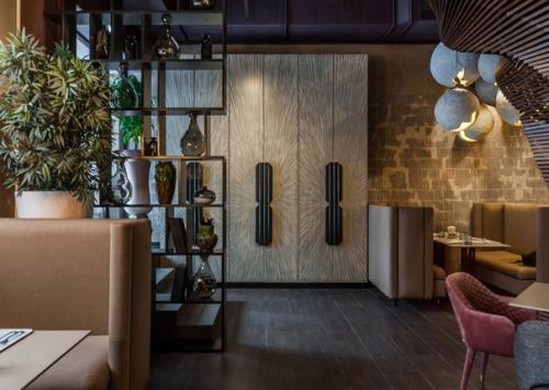 У группы Рестостар четыре ресторана в Челябинске, и у трех из них провокационные названия. 02