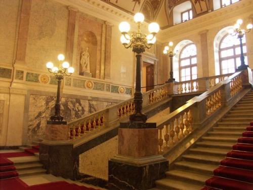 Лестницы в архитектуре.  Лестница - не просто элемент конструкции здания, соединяющий разные этажи между собой с помощью ступенек. 02