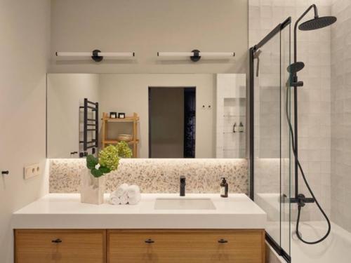 Светлая квартира с яркими акцентами в Санкт-петербурге (69 кв. 04