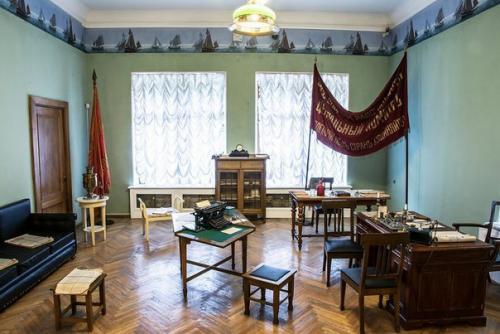 Открытие межмузейной историко - документальной выставки Петроград. 01