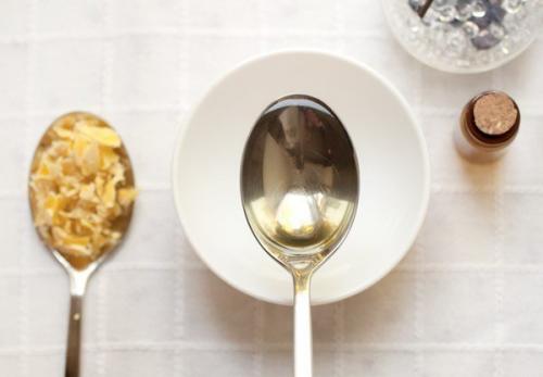 Твердые духи?   Нам понадобится: 03