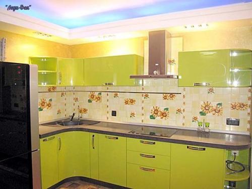 Кухонные интерьеры.  Кухня самым любимым местом всех домочадцев является. 09