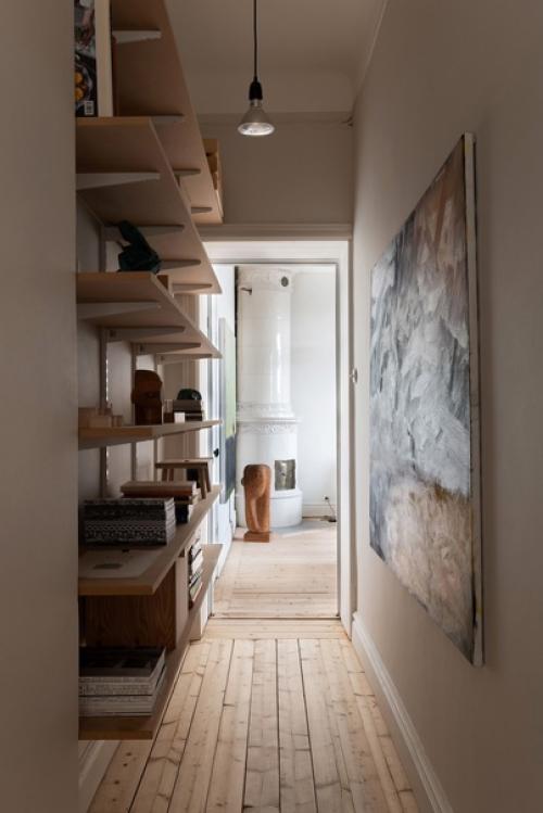 Деревянный стиль в интерьере комнаты всегда выглядит очень уютно и приятно. 04