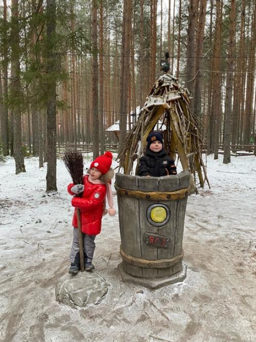 Вот такой дружной компанией мы посетили вотчину деда мороза в одном из древнейших городов на русском севере! 03