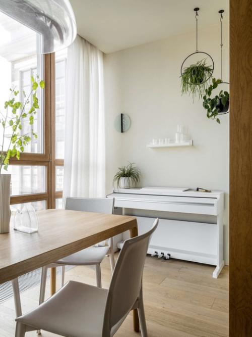 Искусство, дерево и выверенные цвета в двушке 74 м для молодой девушки. 02