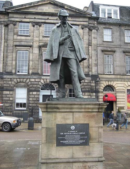 Самые известные памятники Шерлоку Холмсу. 02