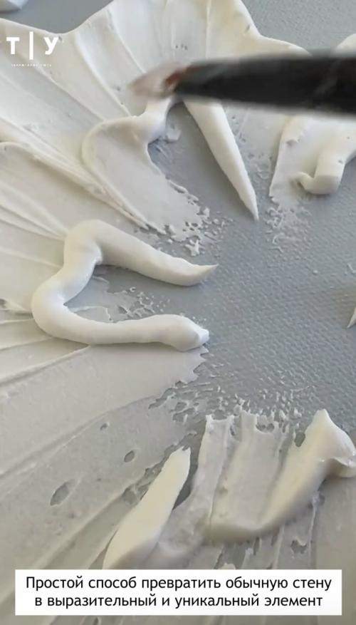 Объёмная картина в интерьере сразу привлекает внимание и добавляет пространству глубины и текстуры. 01