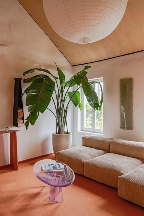 Художник Лукас кобер превратил бывший темный дом шахтера на крутом склоне синт - питерсберга в залитый светом дом, полный вдохновения. 07