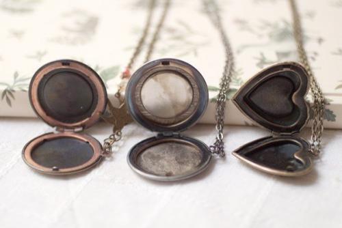 Твердые духи?   Нам понадобится: 04