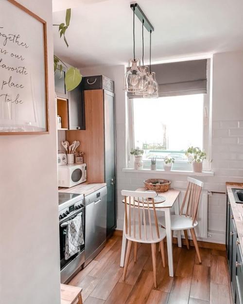 Свежий и лаконичный интерьер, ничего лишнего, но с изюминкой. 01