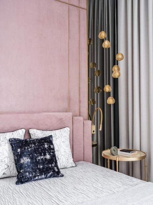 Яркое изголовье - подходящее решение для тех, кто хочет добавить в интерьер цвета, но не готов полностью перекрашивать спальню. 04