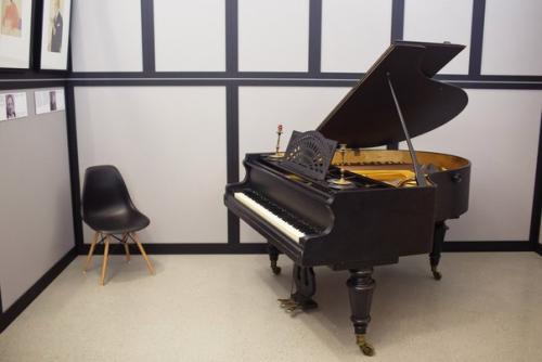 Выставка булгаков.  Две биографии. 01