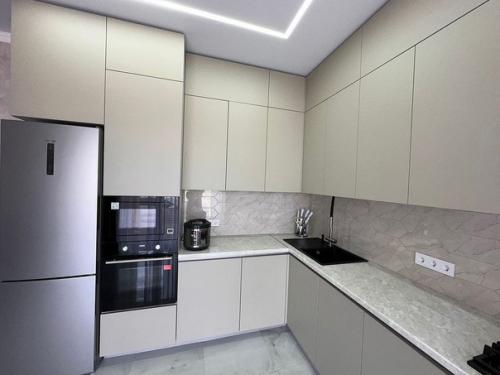 Матовые кухонные гарнитуры не теряют своей актуальности. 01