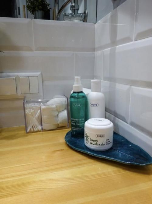 Свежий вариант ремонта ванной комнаты и санузла в светлых тонах. 02