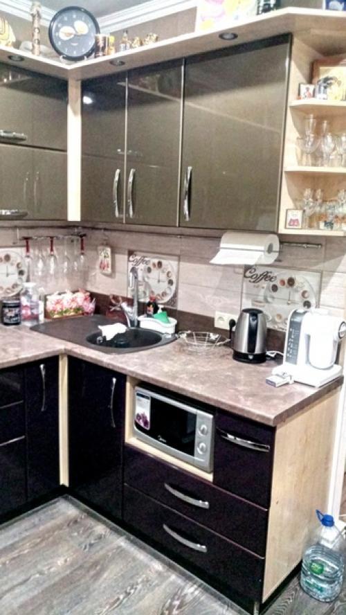 Была ужасная кухня, вся в краске. 05