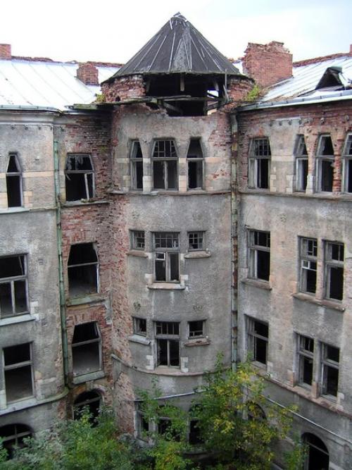 Дом говинга. В самом центре древнего Выборга, на крепостной ул, 11 стоит, постепенно разрушаясь, расселенный дом. 02