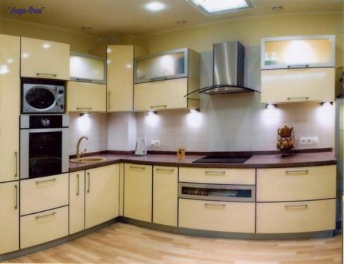 Кухонные интерьеры.  Кухня самым любимым местом всех домочадцев является. 07