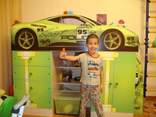 Кровать - чердак Феррари с вместительными выдвижными ящиками и полками. 01