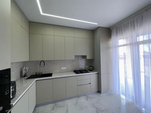 Матовые кухонные гарнитуры не теряют своей актуальности. 02