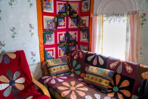 Продолжение.  Дома в поморье по деревенским Меркам средней полосы - массивные, в основном в два этажа. 08