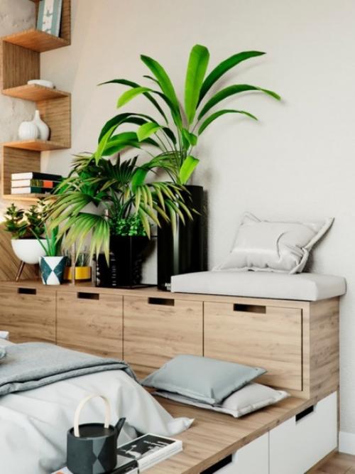 Современный интерьер спальни с кроватью на подиуме с множеством мест хранения. 03