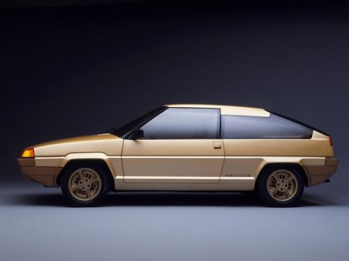 Volvo Tundra. Концепт - кар Volvo Tundra, созданный итальянской студией Bertone, увидел свет в 1979 году. 03