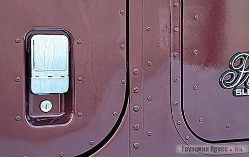 Как родной!   Седельный тягач International 9800i SBA 6 х 4 Pro Sleeper (Type L3377, Model GW3). 01