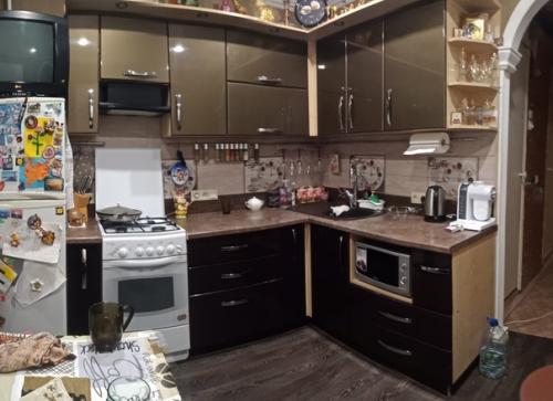 Была ужасная кухня, вся в краске. 04