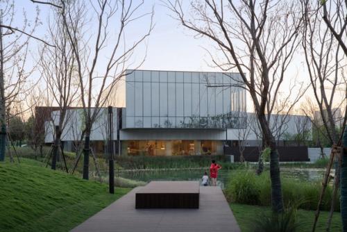 Библиотека с изогнутым фасадом в Китае. 04