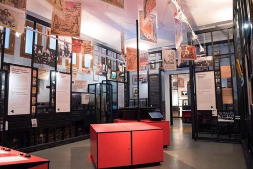 Открытие межмузейной историко - документальной выставки Петроград. 04