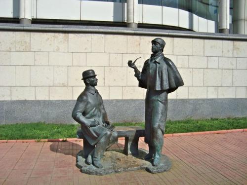 Самые известные памятники Шерлоку Холмсу. 03