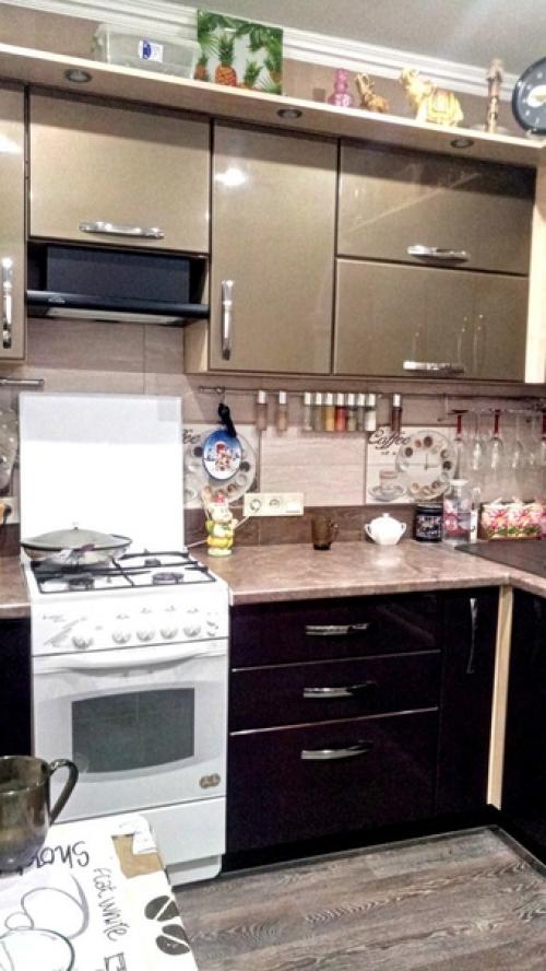 Была ужасная кухня, вся в краске. 03