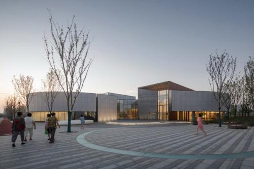 Библиотека с изогнутым фасадом в Китае. 01