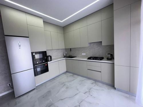 Матовые кухонные гарнитуры не теряют своей актуальности. 03