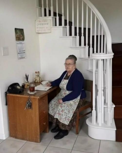 Жена на сайте спросила, чем можно заставить угол под лестницей … и тут понеслось. 02