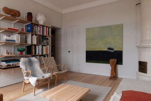 Деревянный стиль в интерьере комнаты всегда выглядит очень уютно и приятно. 07