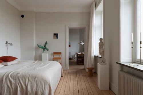 Деревянный стиль в интерьере комнаты всегда выглядит очень уютно и приятно. 08