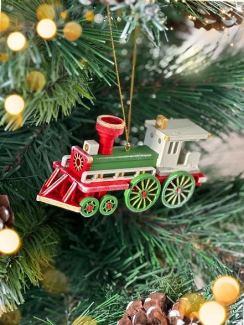 Элитная елочная игрушка Ретро - Паровозик выполнена с необычайным мастерством. 02