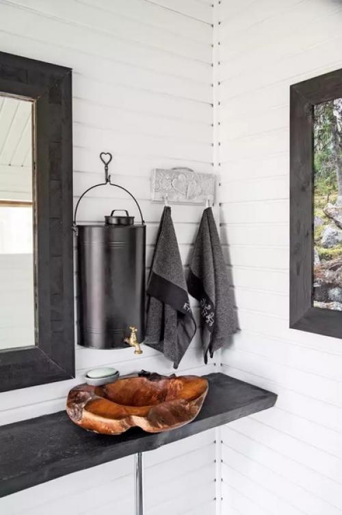 Мужчина воплотил в жизнь его давнюю мечту - собственный домик в дикой природе. 07