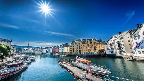 Lesund - город на западном побережье Норвегии, в фюльке мёре -ог- румсдал. 01