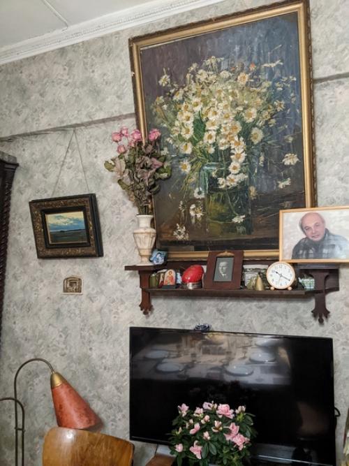 Бывают в жизни случаи ( и нередко), когда соседи становятся подчас ближе родственников. 03