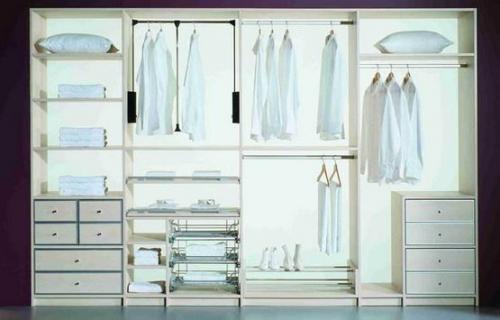 Шкаф.   Внимание!  Только в том случае, если говорить об объективных достоинствах шкафа - купе, то это, в первую очередь, экономия места. 01